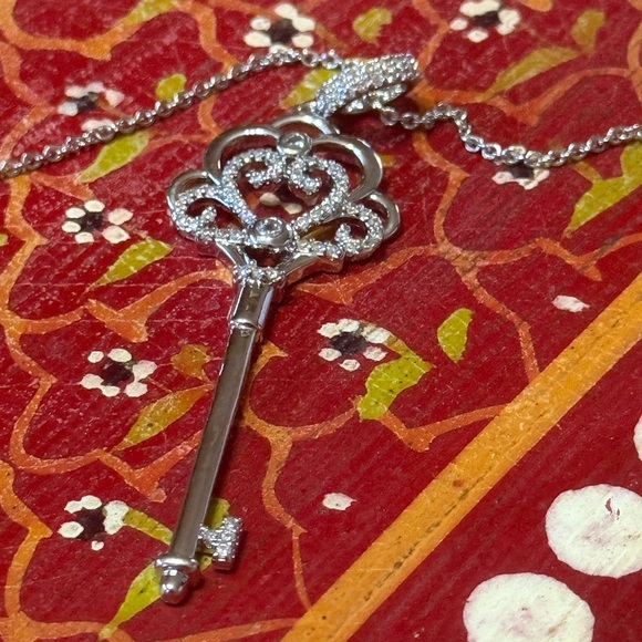 NWOT Silver Tone Key Pendant Necklace With Rhinestone Accents - Picture 3 of 6